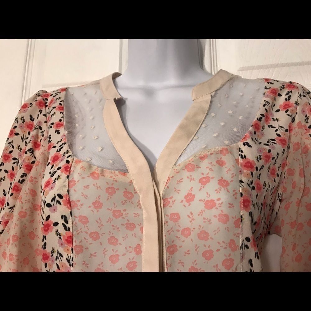 🌈Lauren Conrad XS Button Up Top! - Picture 4 of 7